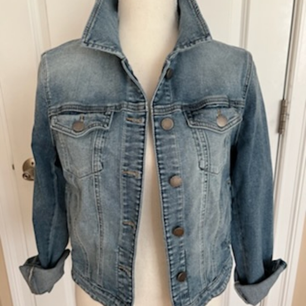 Guess Denim Jacket. Medium Faded Washed. - Picture 2 of 9
